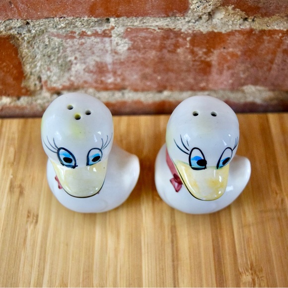 VINTAGE Ducks Salt & Pepper Shaker Set Anthropomorphic Kitsch Collectible Taiwan - Picture 3 of 11